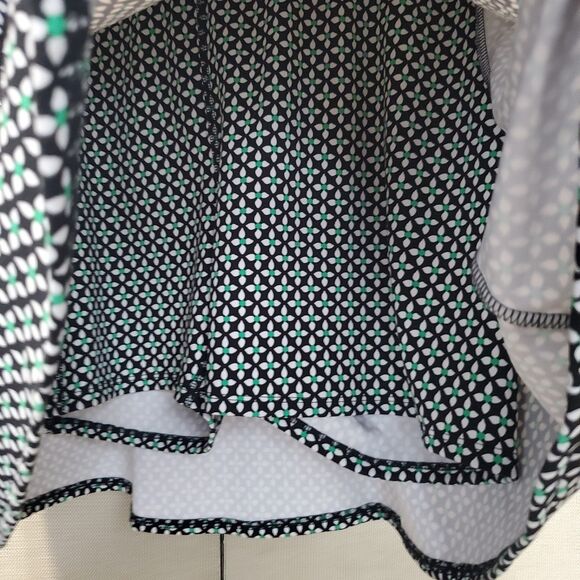 T by Talbots Green/White/Black Geo Print Knit Skort Size MP - Picture 3 of 4
